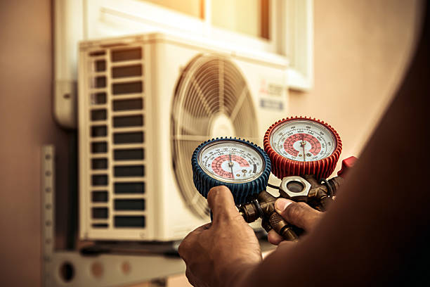Professional Ac Installation technician working in Garden City, NY